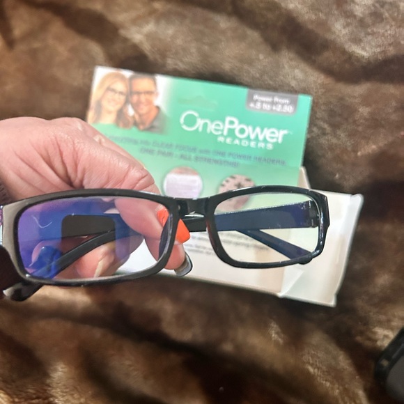 One power reading glasses - Picture 2 of 7